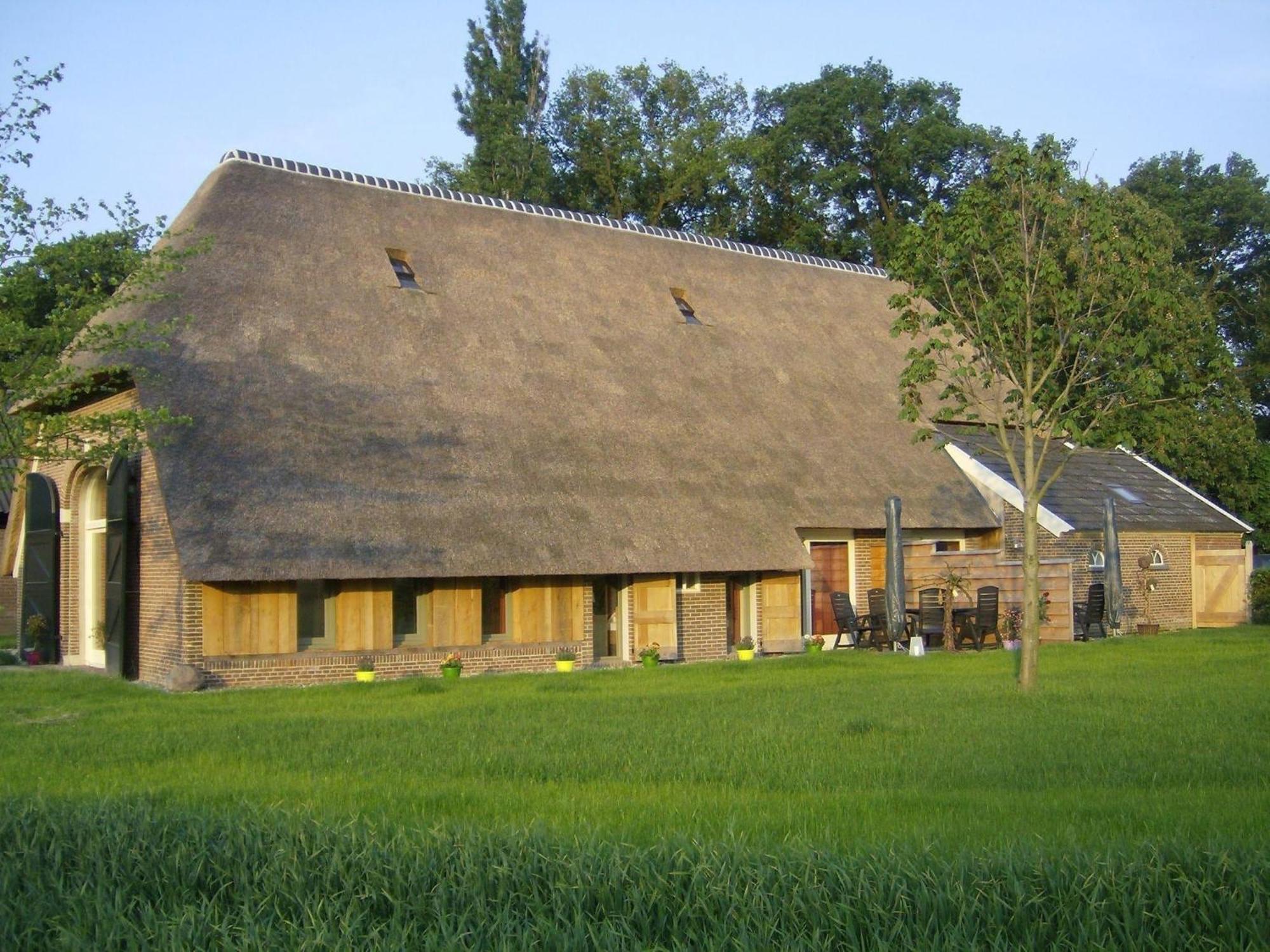 Staying In A Thatched Barn With Bedroom Achterhoek Geesteren  المظهر الخارجي الصورة